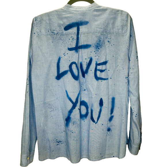 Unique Gap Blue Pintuck Popover Banded Neck I Love You Spray Paint Design Top M - Picture 1 of 8